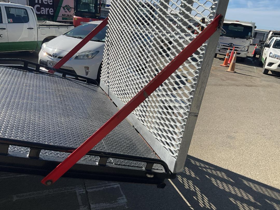 Photo '10' of Hyundai Mighty EX60LA Transporter