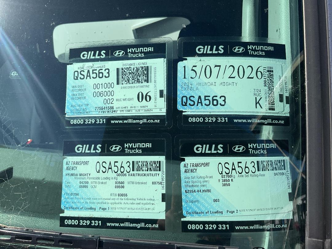 Photo '14' of Hyundai Mighty EX60LA Transporter