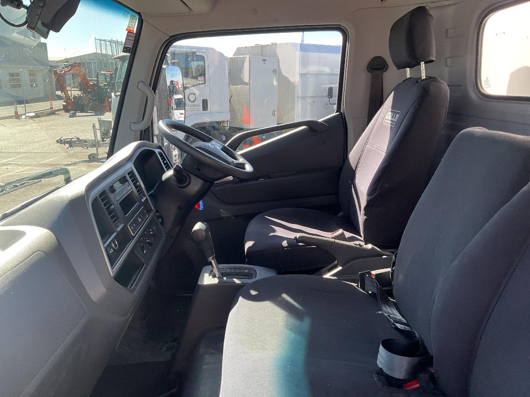 Photo '17' of Hyundai Mighty EX60LA Transporter