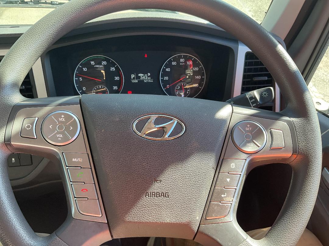 Photo '24' of Hyundai Mighty EX60LA Transporter