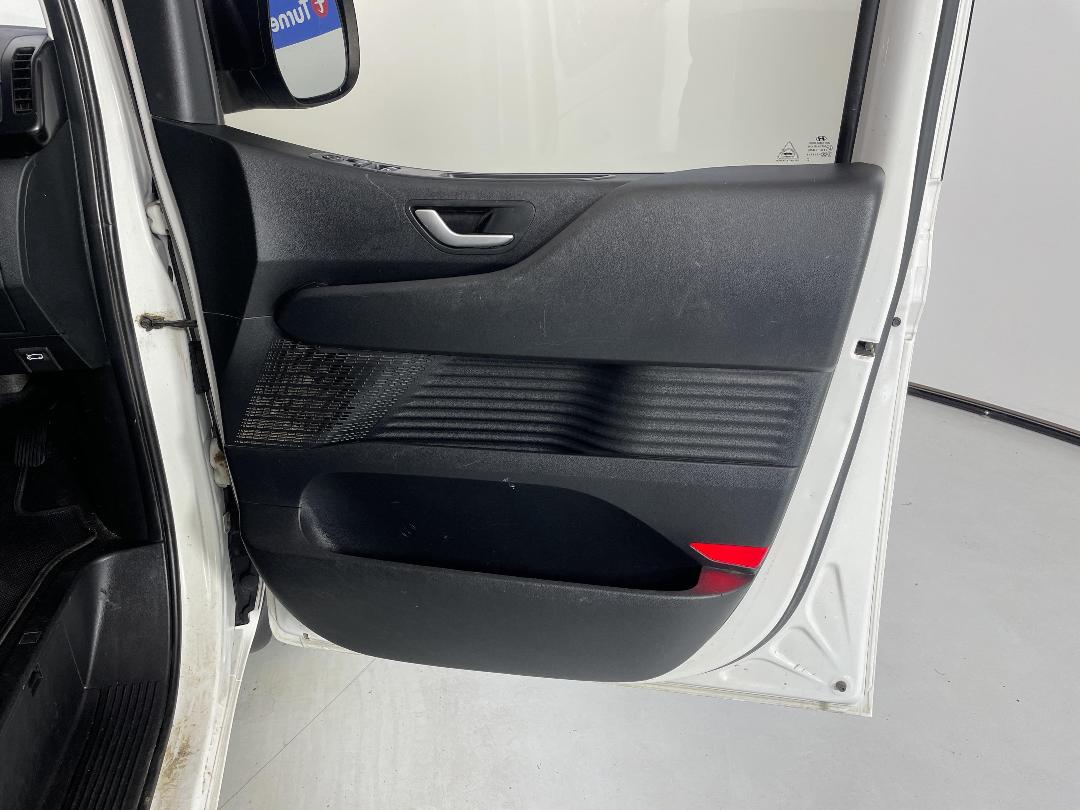 Photo '15' of Hyundai Staria Load Photo '15' of Hyundai Staria Load