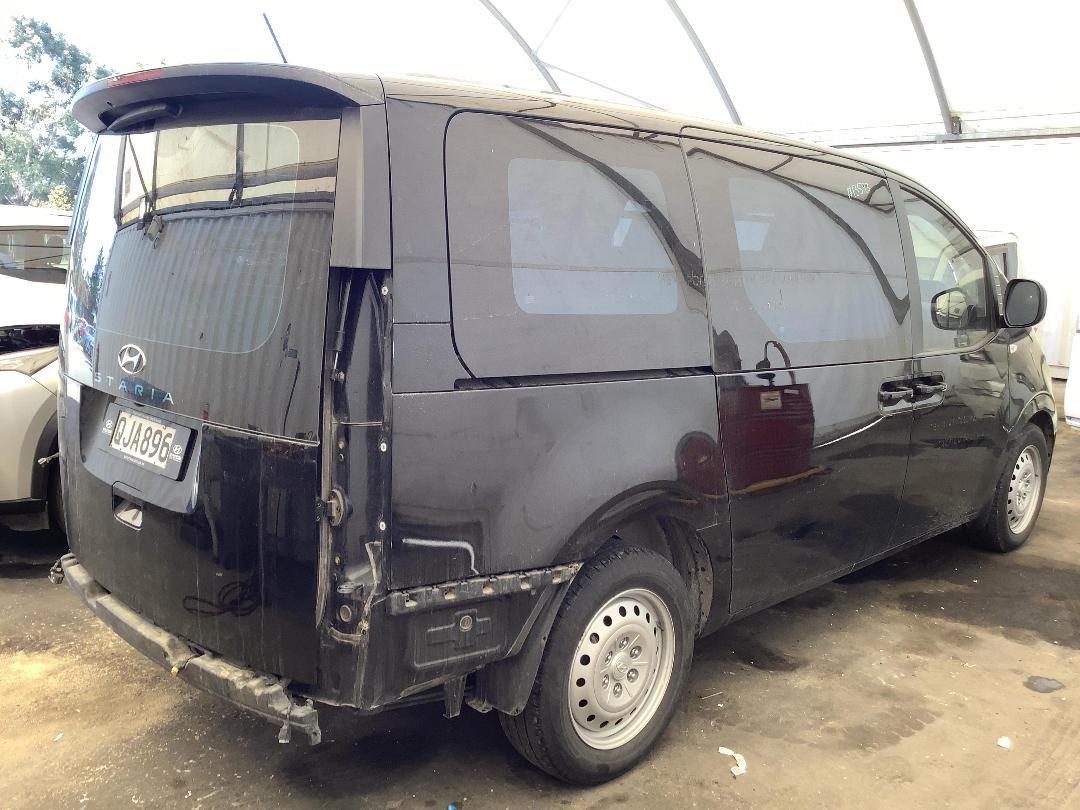 Photo '3' of Hyundai Staria Load