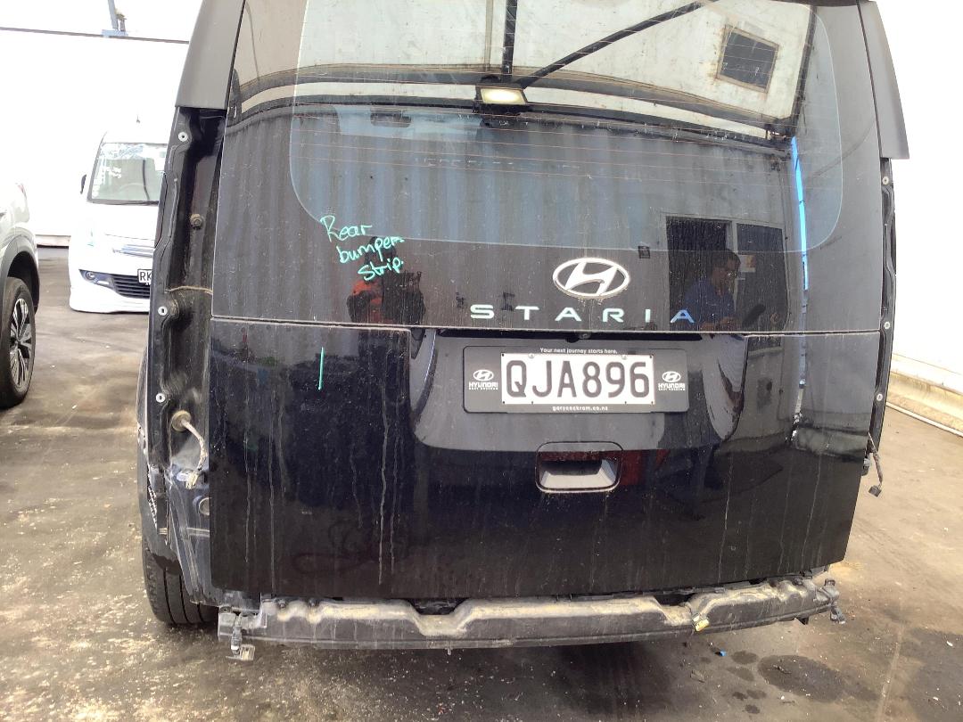 Photo '4' of Hyundai Staria Load