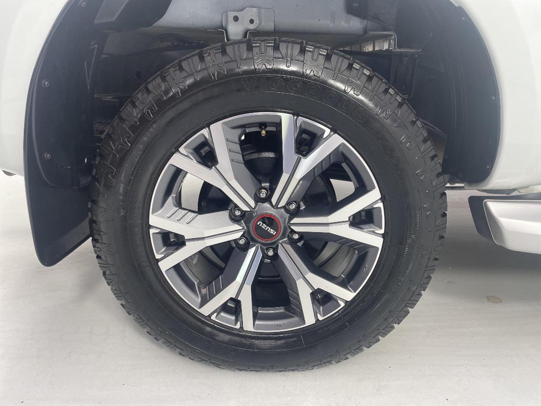 Photo '12' of Isuzu D-MAX