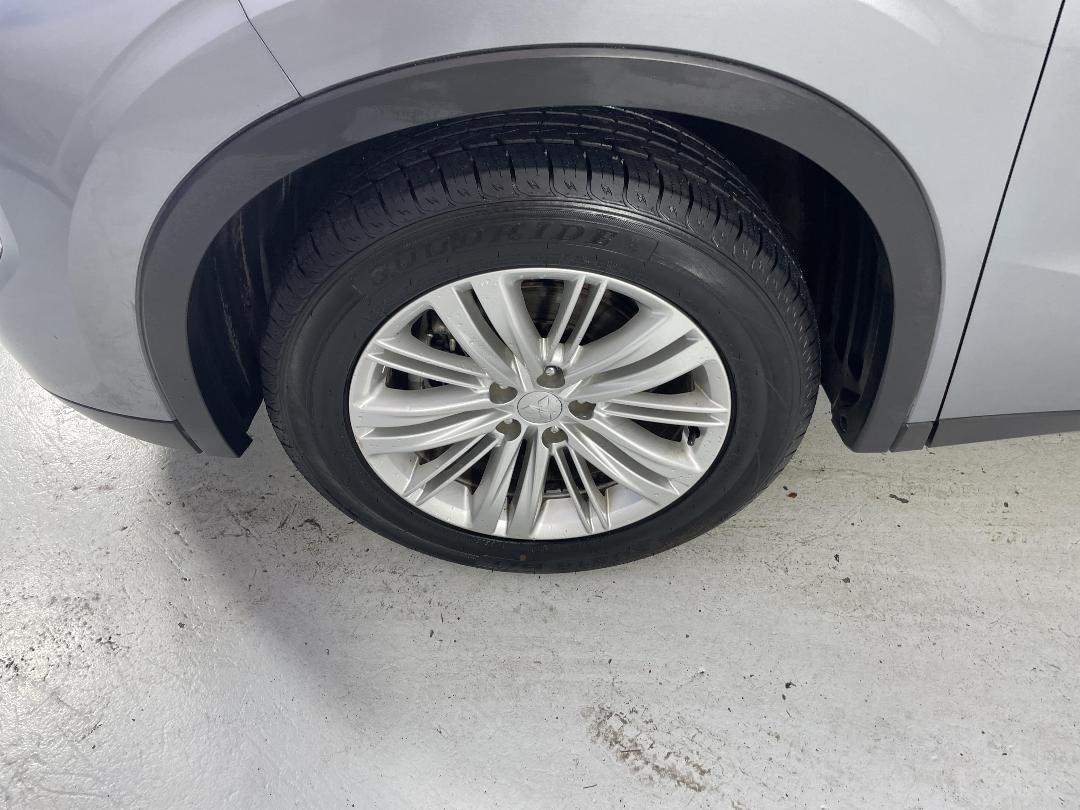 Photo '10' of Mitsubishi Outlander Photo '10' of Mitsubishi Outlander