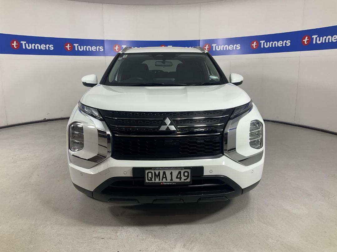 Photo '2' of Mitsubishi Outlander