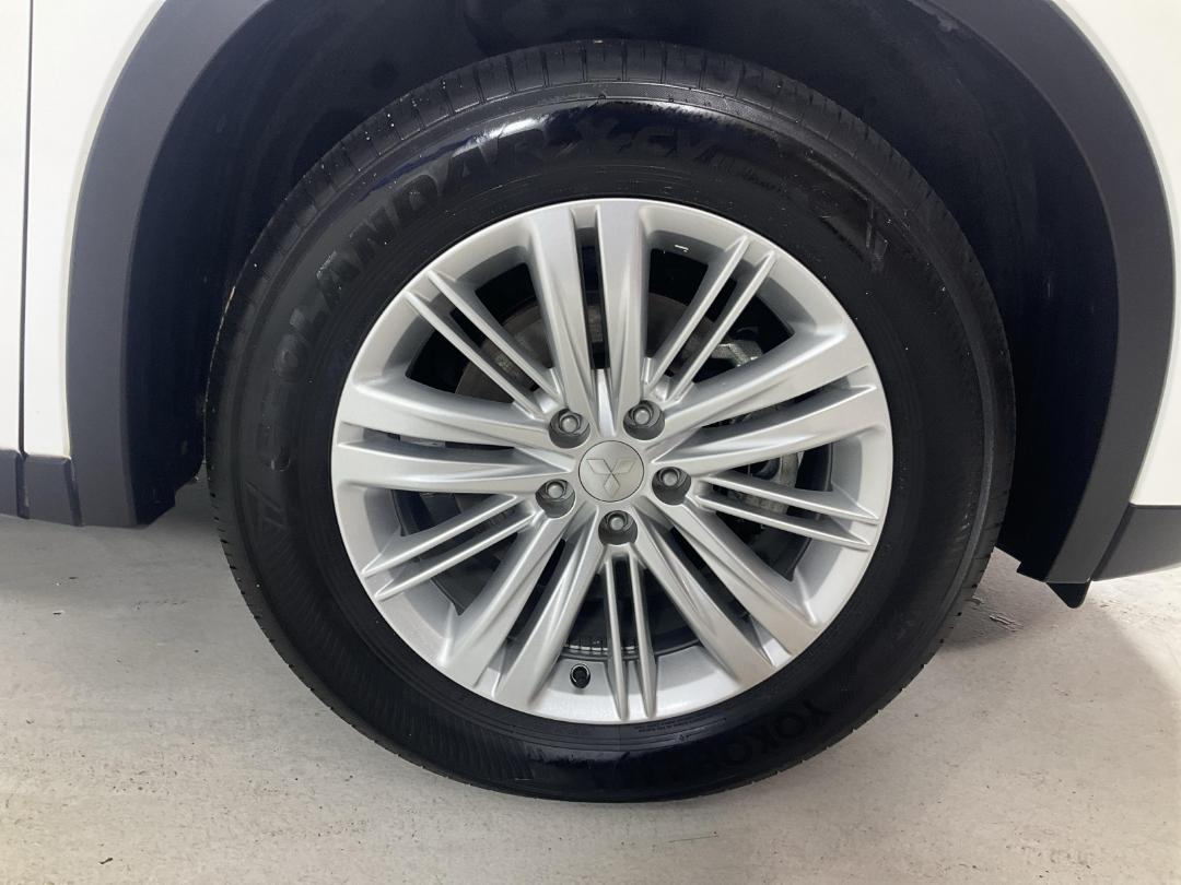 Photo '9' of Mitsubishi Outlander