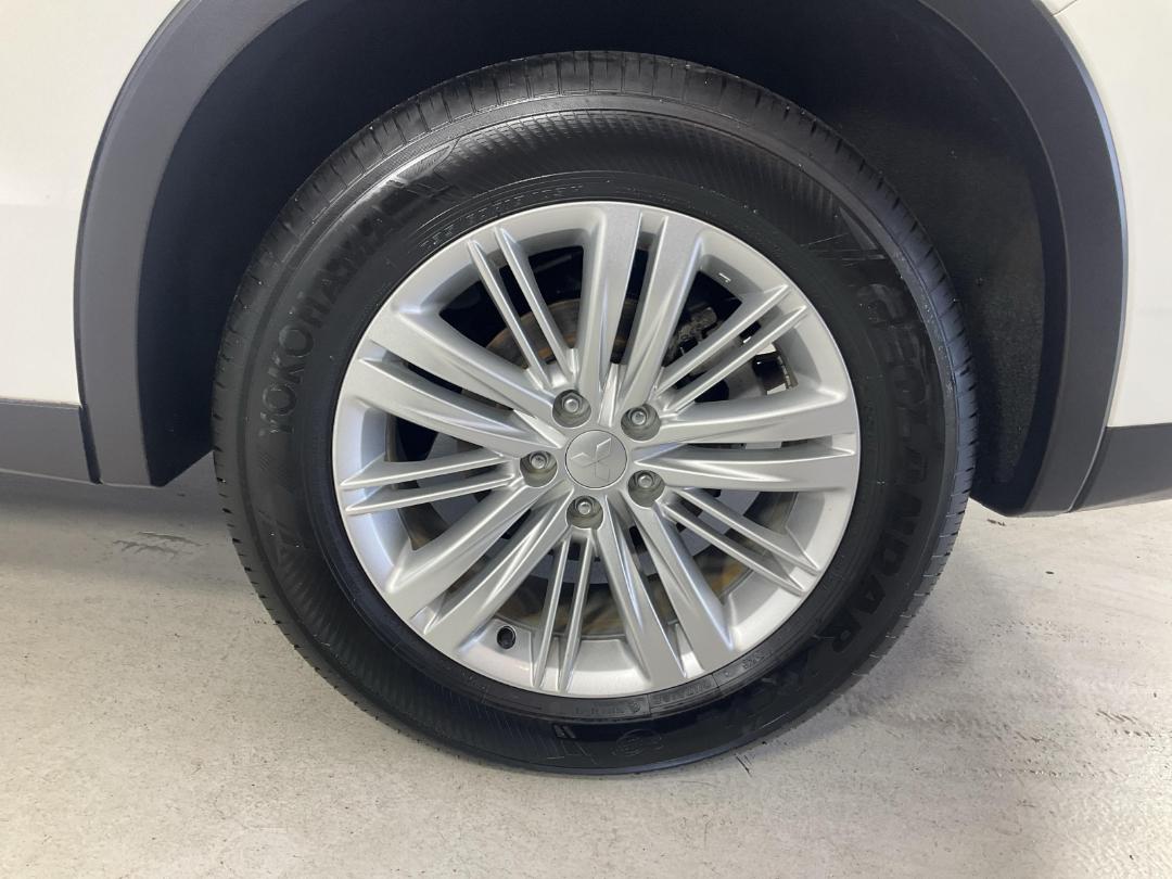 Photo '11' of Mitsubishi Outlander