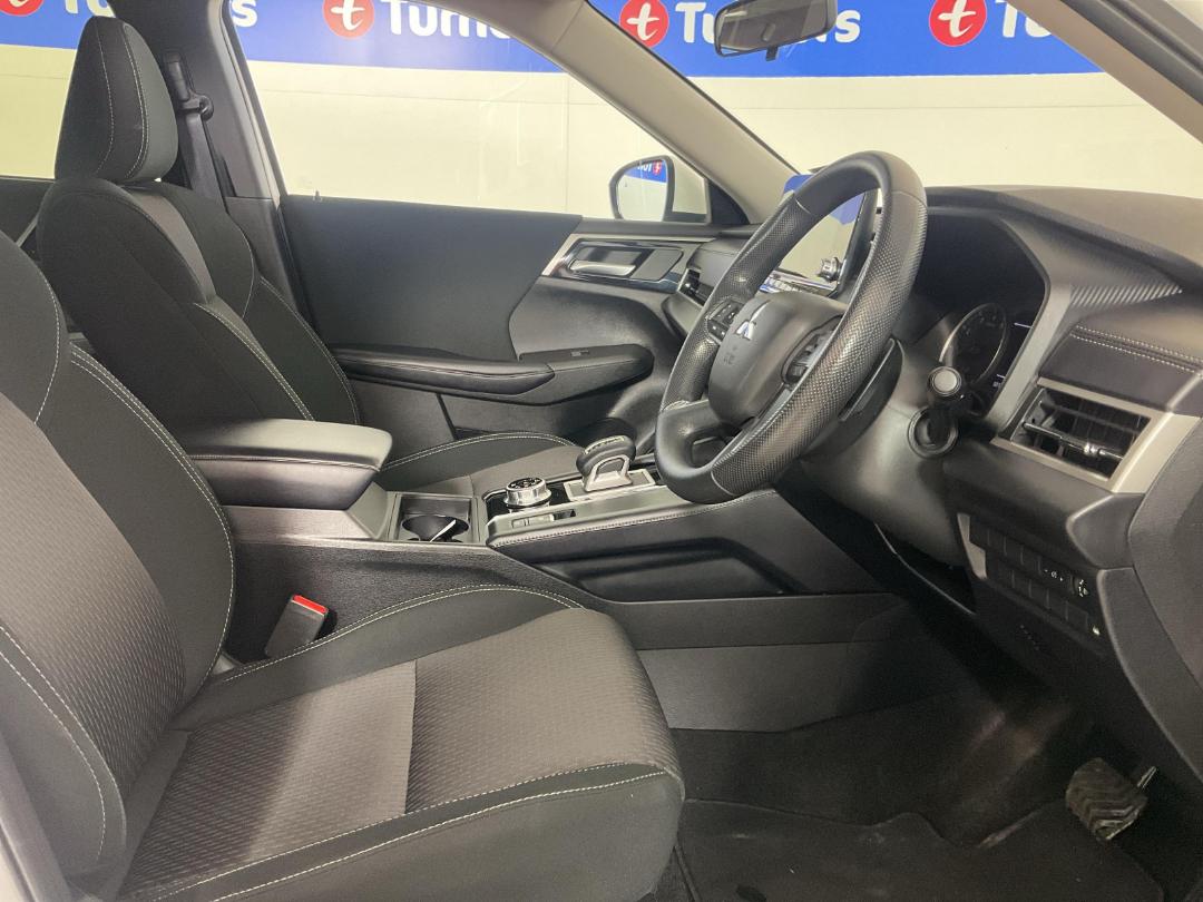 Photo '16' of Mitsubishi Outlander