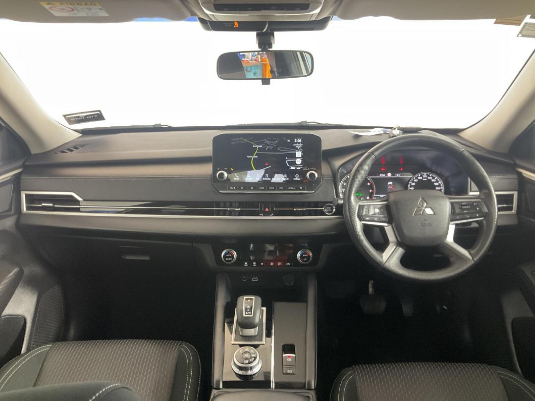 Photo '17' of Mitsubishi Outlander