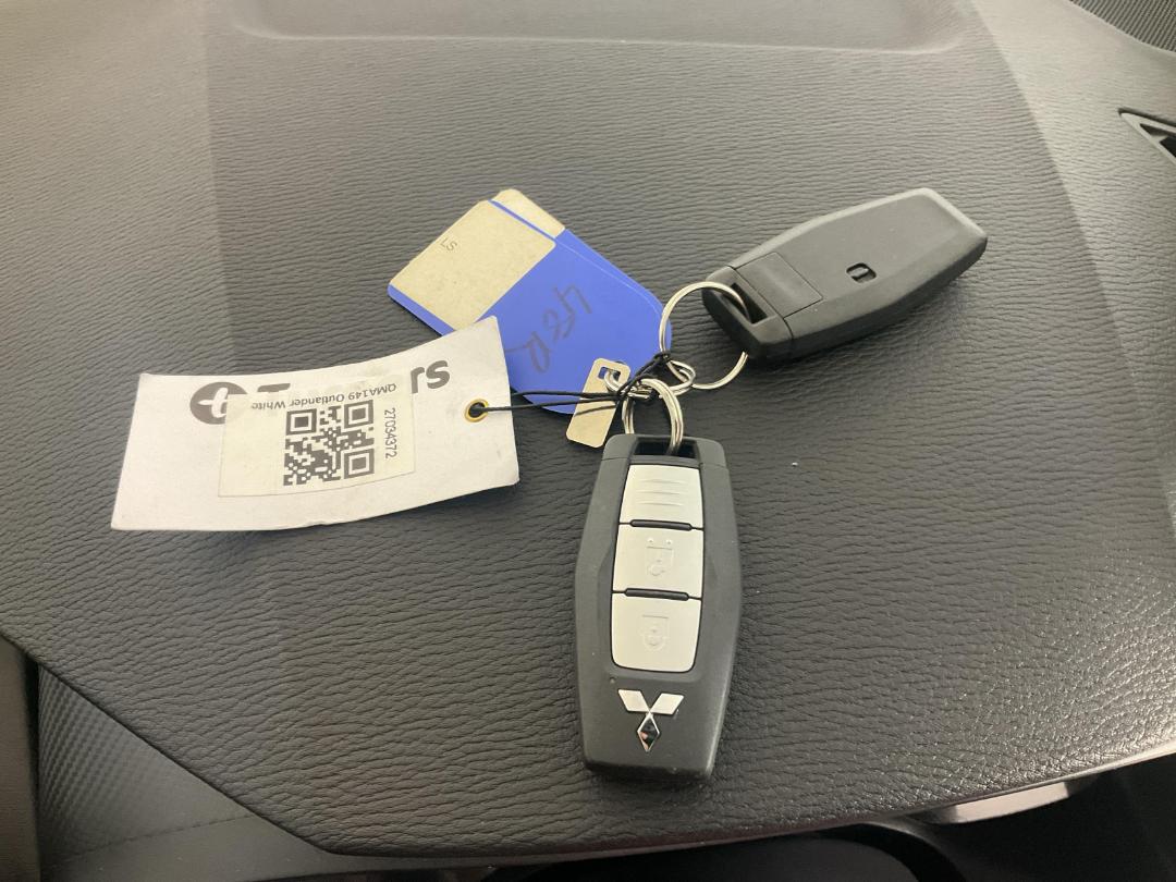 Photo '22' of Mitsubishi Outlander