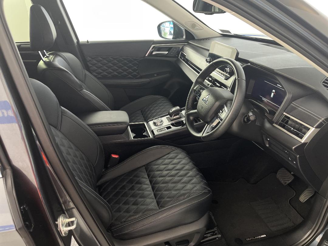 Photo '16' of Mitsubishi Outlander Photo '16' of Mitsubishi Outlander