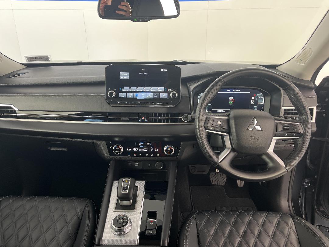 Photo '17' of Mitsubishi Outlander Photo '17' of Mitsubishi Outlander