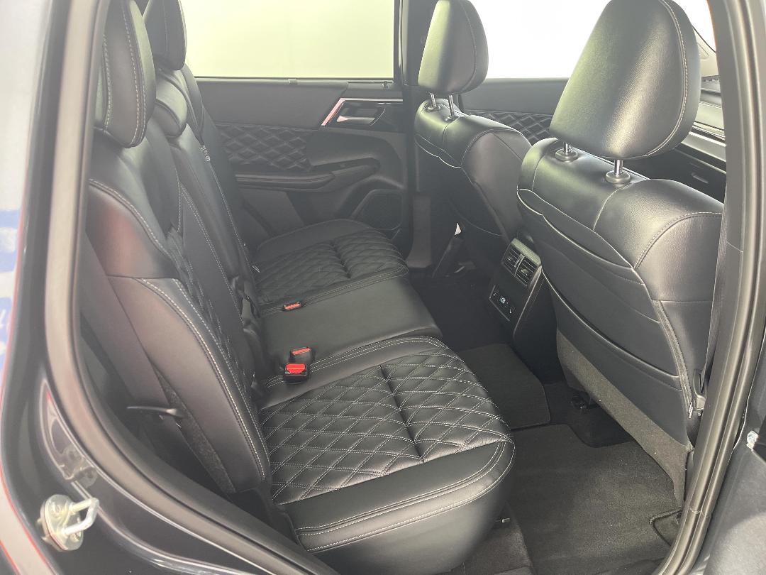 Photo '20' of Mitsubishi Outlander Photo '20' of Mitsubishi Outlander