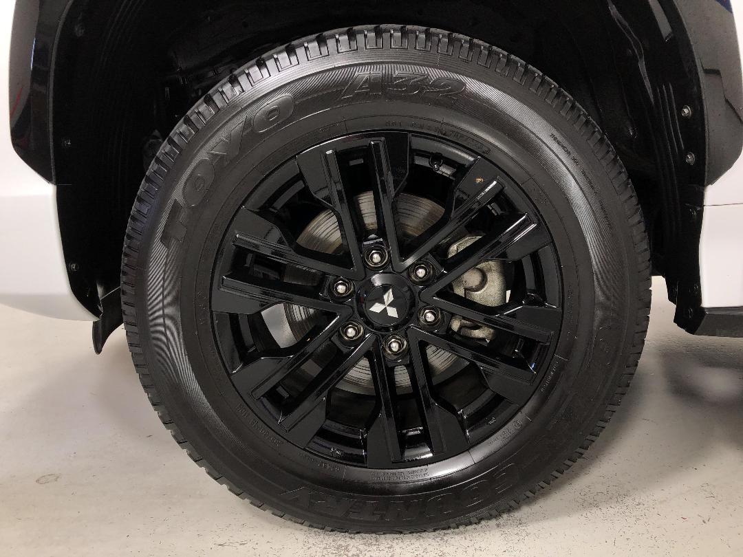 Photo '10' of Mitsubishi Pajero Sport