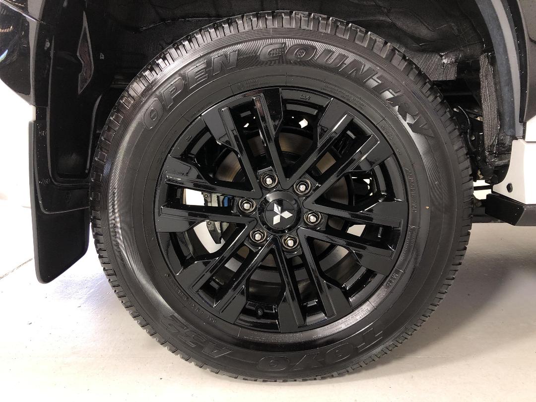 Photo '12' of Mitsubishi Pajero Sport