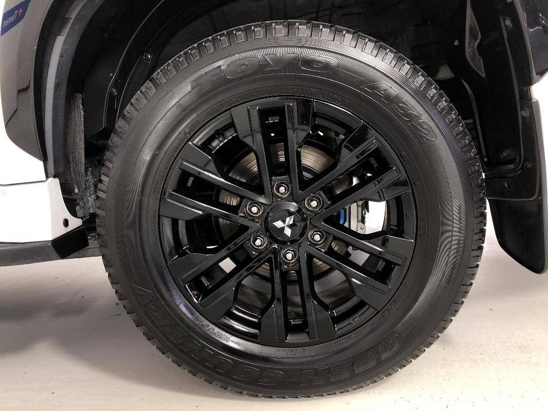 Photo '11' of Mitsubishi Pajero Sport