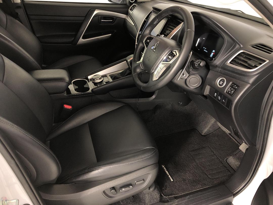 Photo '16' of Mitsubishi Pajero Sport