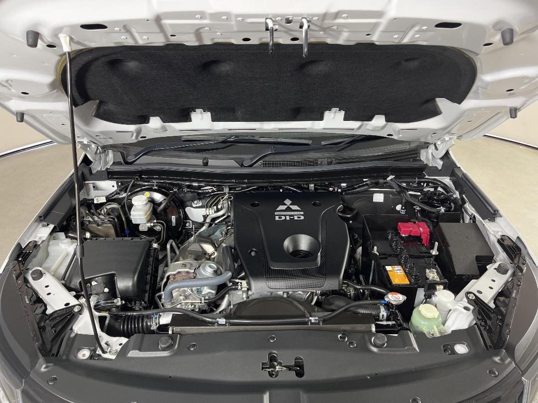 Photo '13' of Mitsubishi Pajero Sport