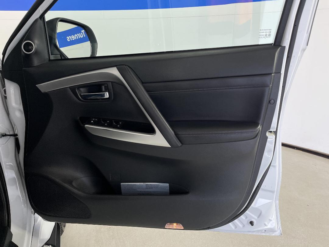 Photo '15' of Mitsubishi Pajero Sport