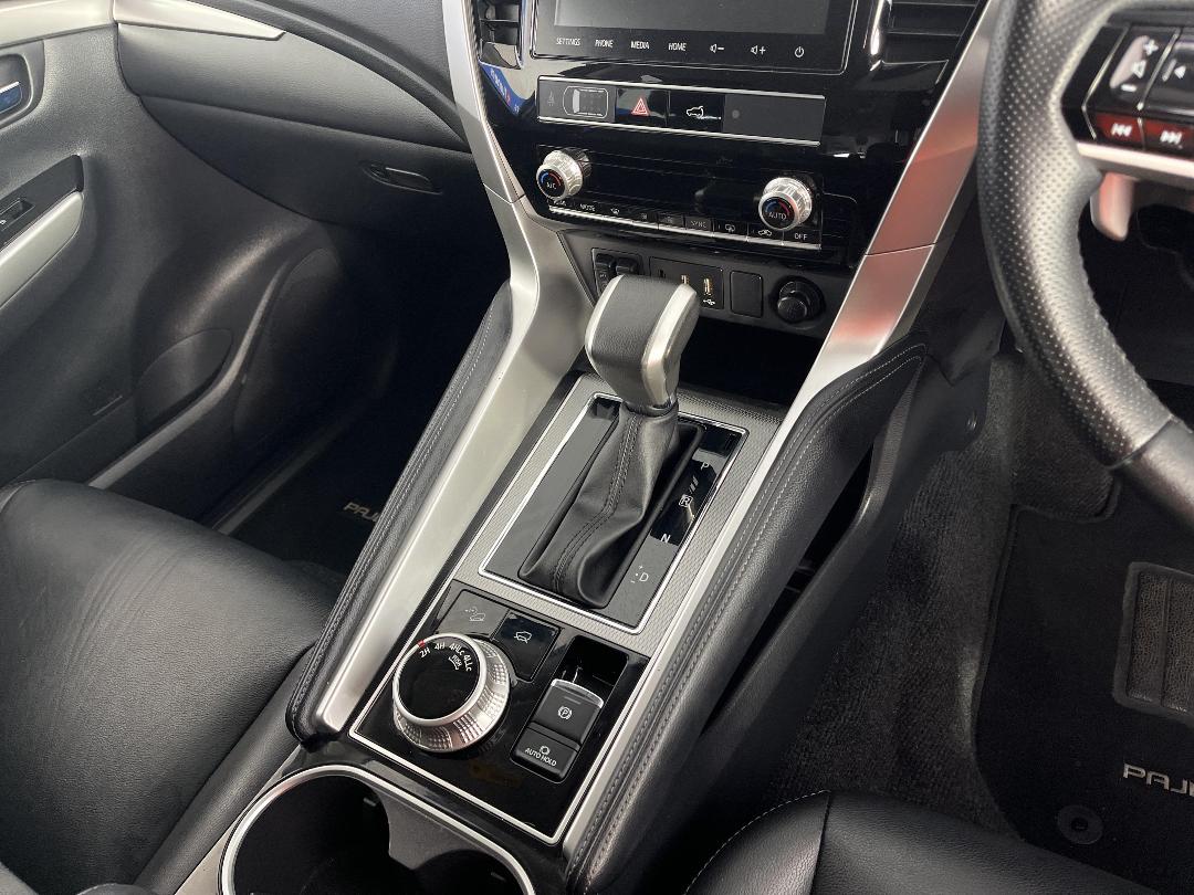 Photo '18' of Mitsubishi Pajero Sport