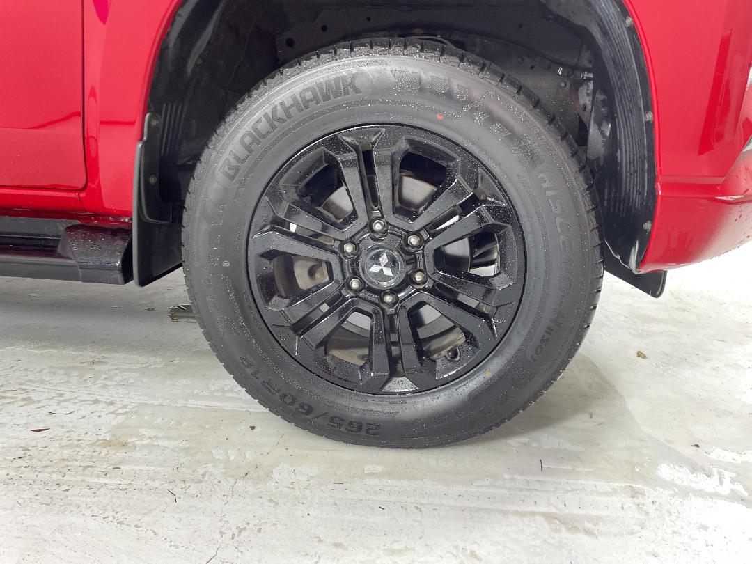 Photo '9' of Mitsubishi Triton