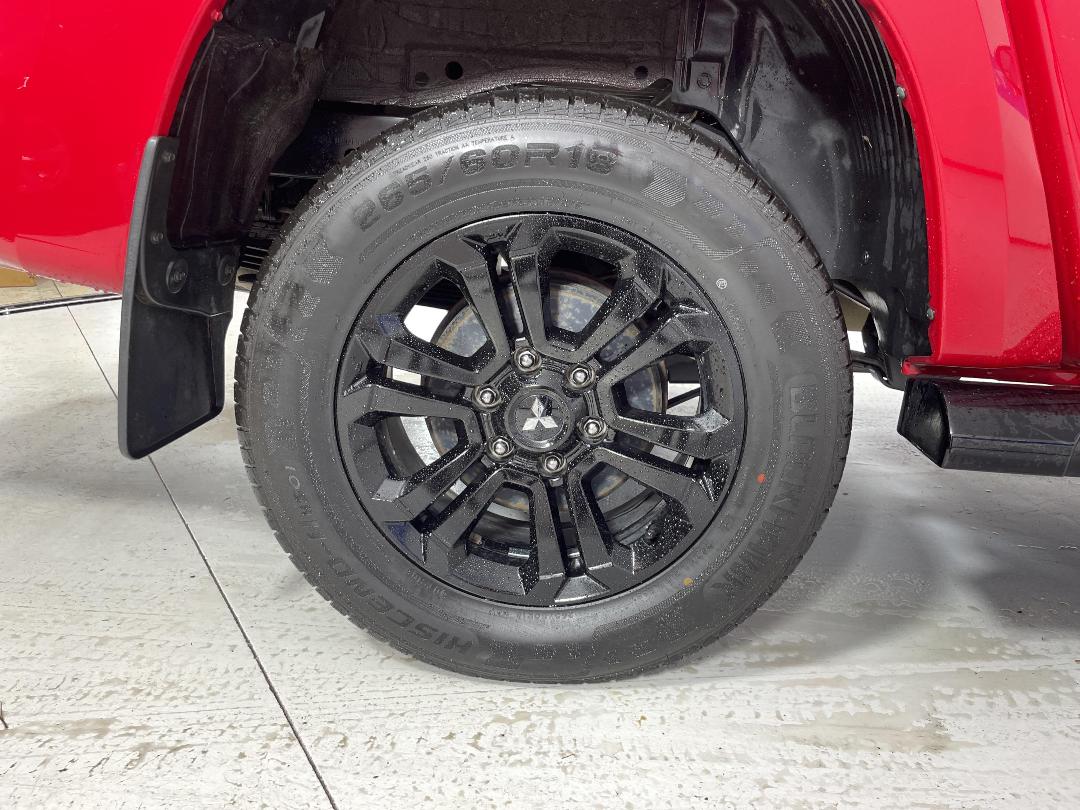 Photo '12' of Mitsubishi Triton