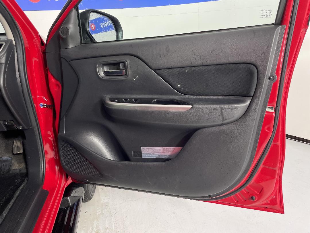 Photo '15' of Mitsubishi Triton