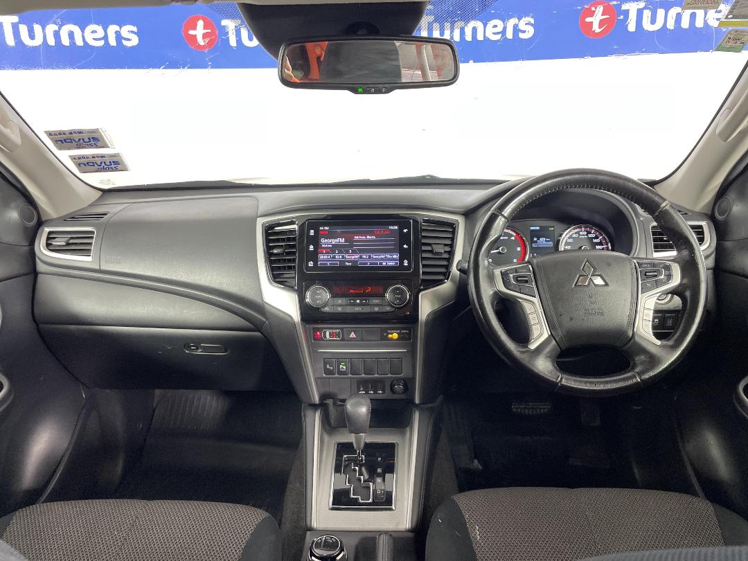 Photo '17' of Mitsubishi Triton