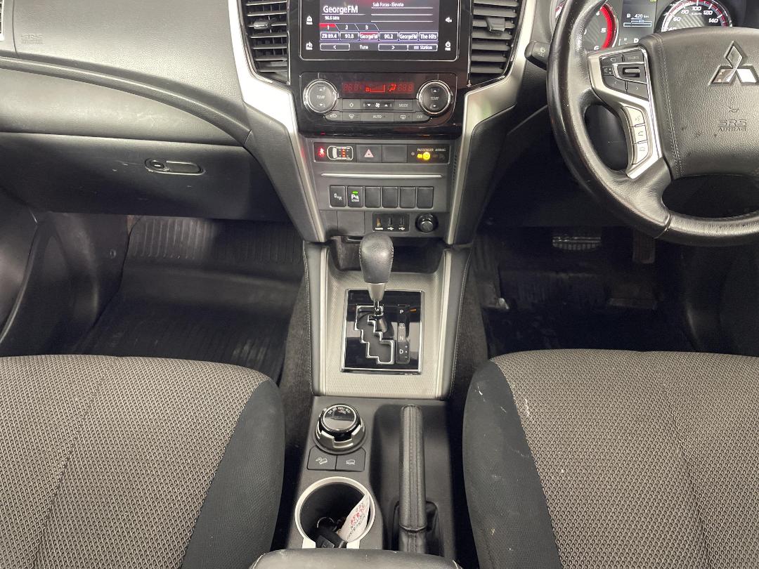 Photo '18' of Mitsubishi Triton