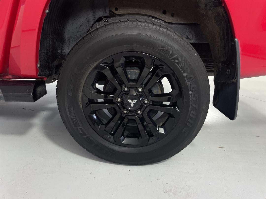 Photo '11' of Mitsubishi Triton