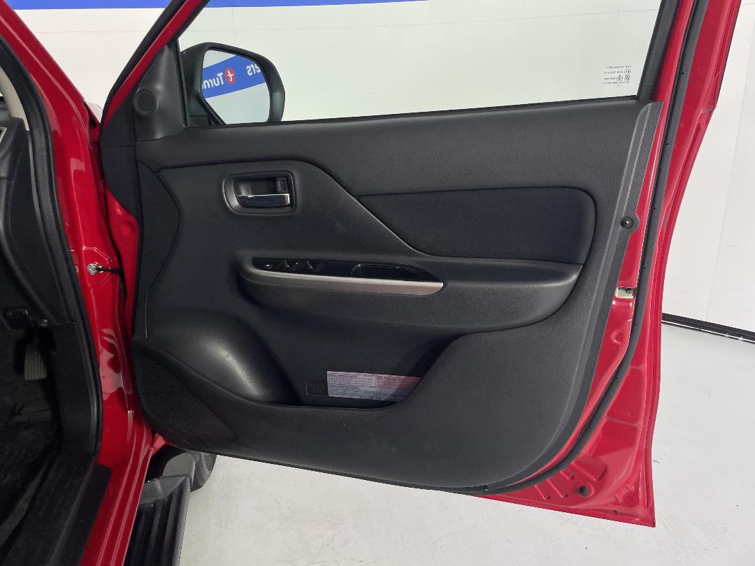 Photo '15' of Mitsubishi Triton