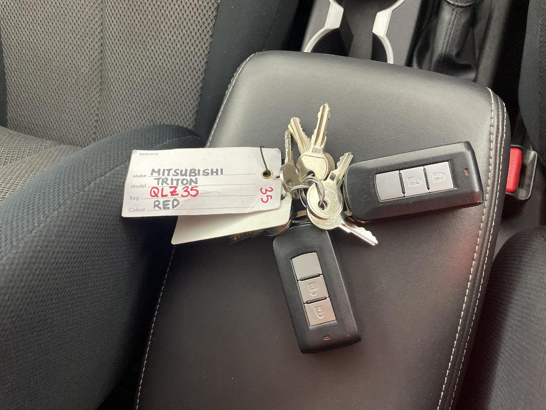 Photo '22' of Mitsubishi Triton