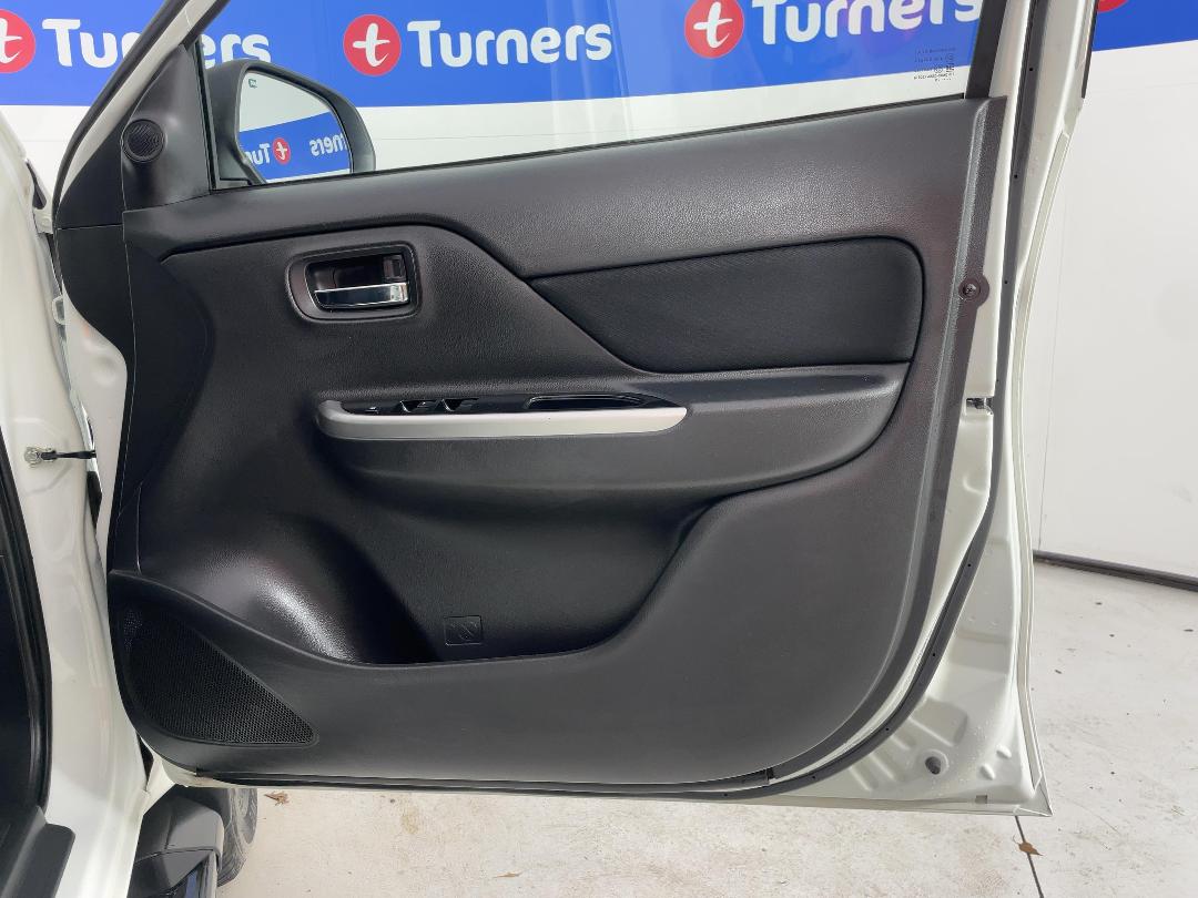 Photo '15' of Mitsubishi Triton Photo '15' of Mitsubishi Triton