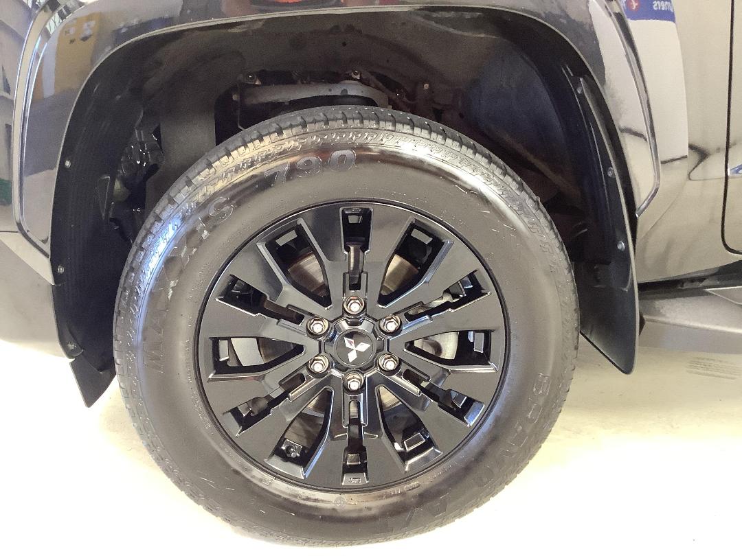 Photo '10' of Mitsubishi Triton