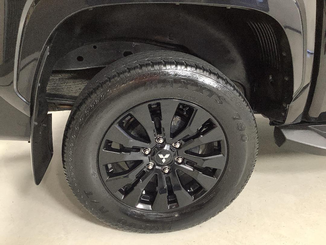 Photo '12' of Mitsubishi Triton