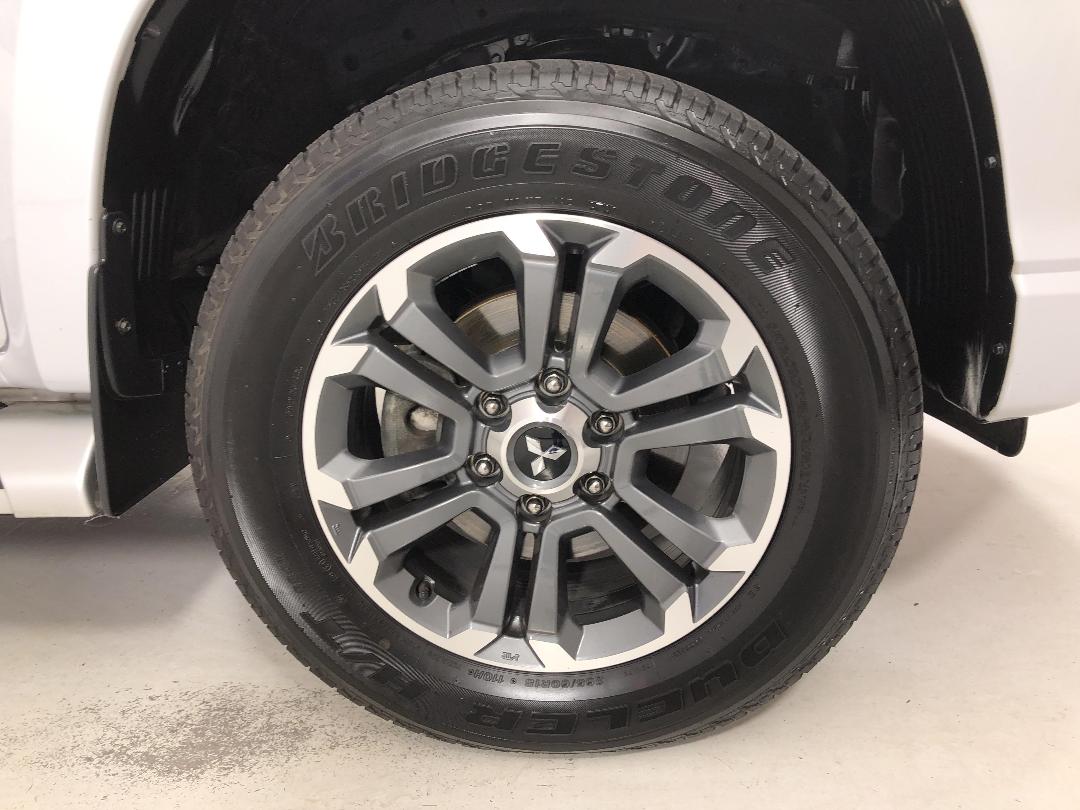 Photo '9' of Mitsubishi Triton