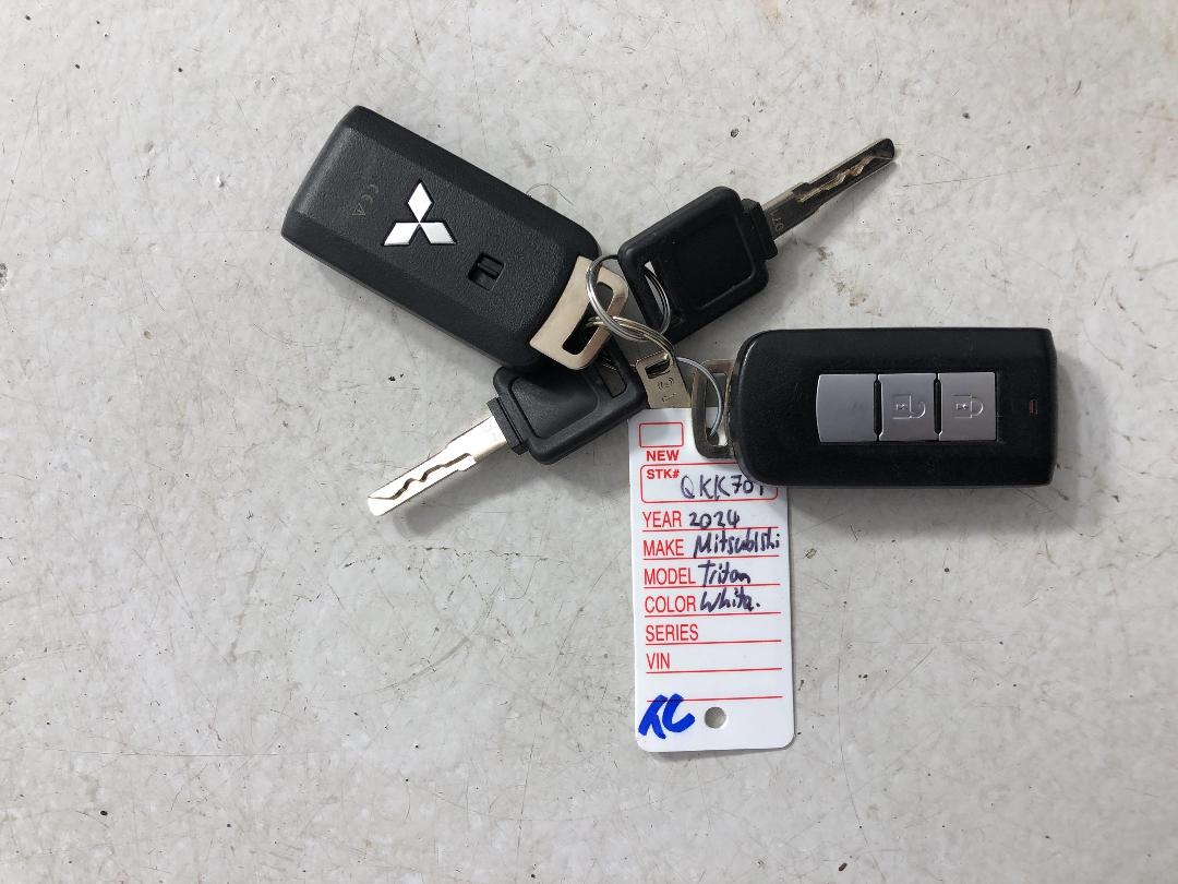 Photo '22' of Mitsubishi Triton