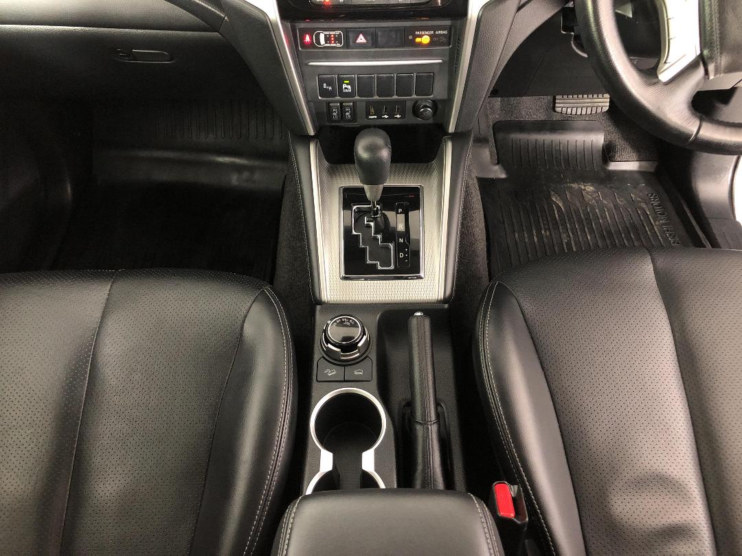 Photo '18' of Mitsubishi Triton