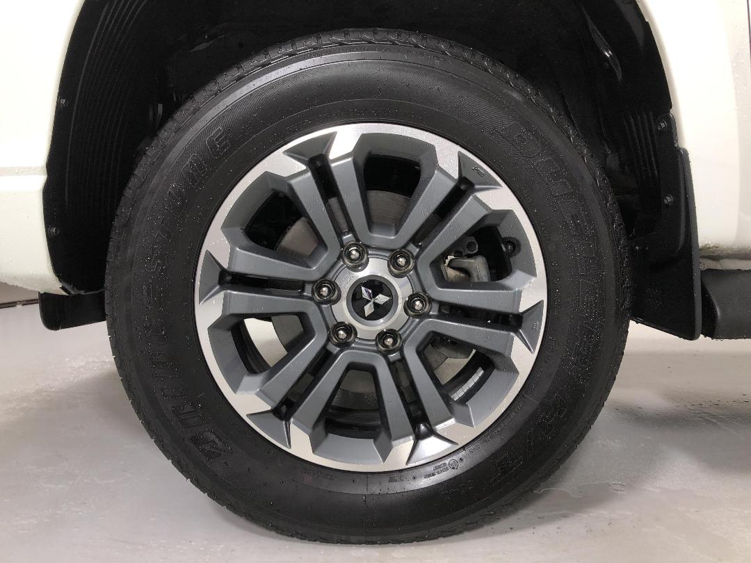 Photo '10' of Mitsubishi Triton