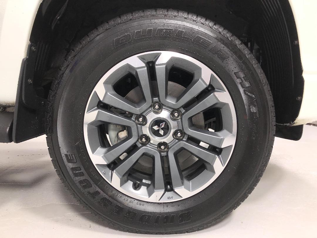 Photo '9' of Mitsubishi Triton