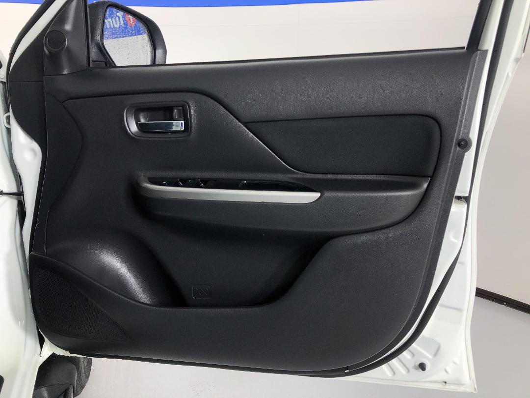 Photo '15' of Mitsubishi Triton