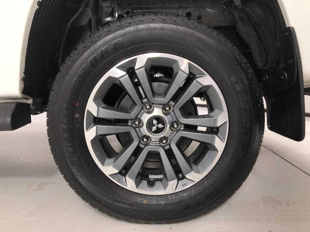 Photo '11' of Mitsubishi Triton