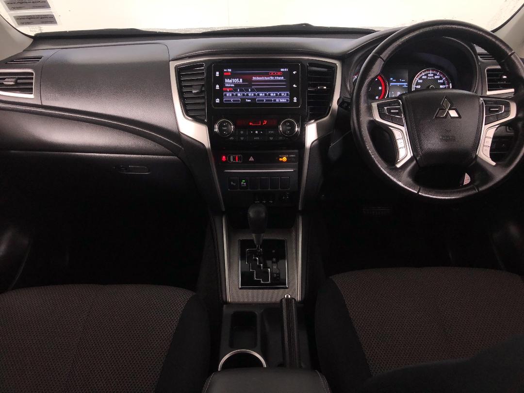 Photo '17' of Mitsubishi Triton