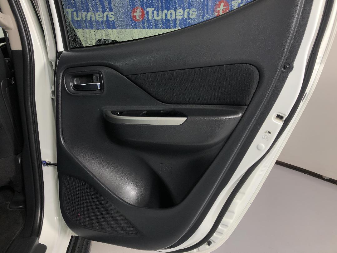 Photo '19' of Mitsubishi Triton