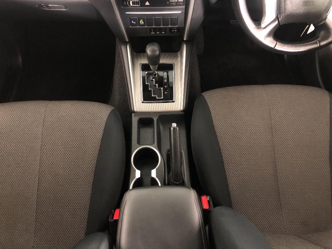 Photo '18' of Mitsubishi Triton