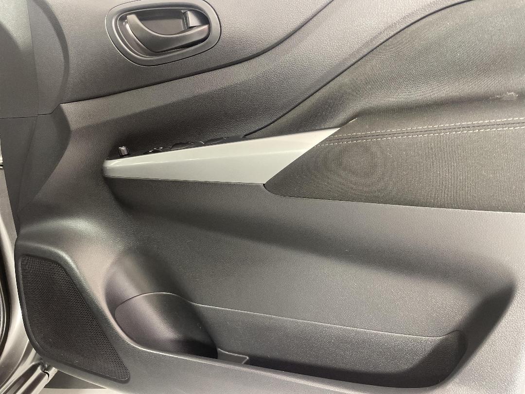 Photo '15' of Nissan Navara