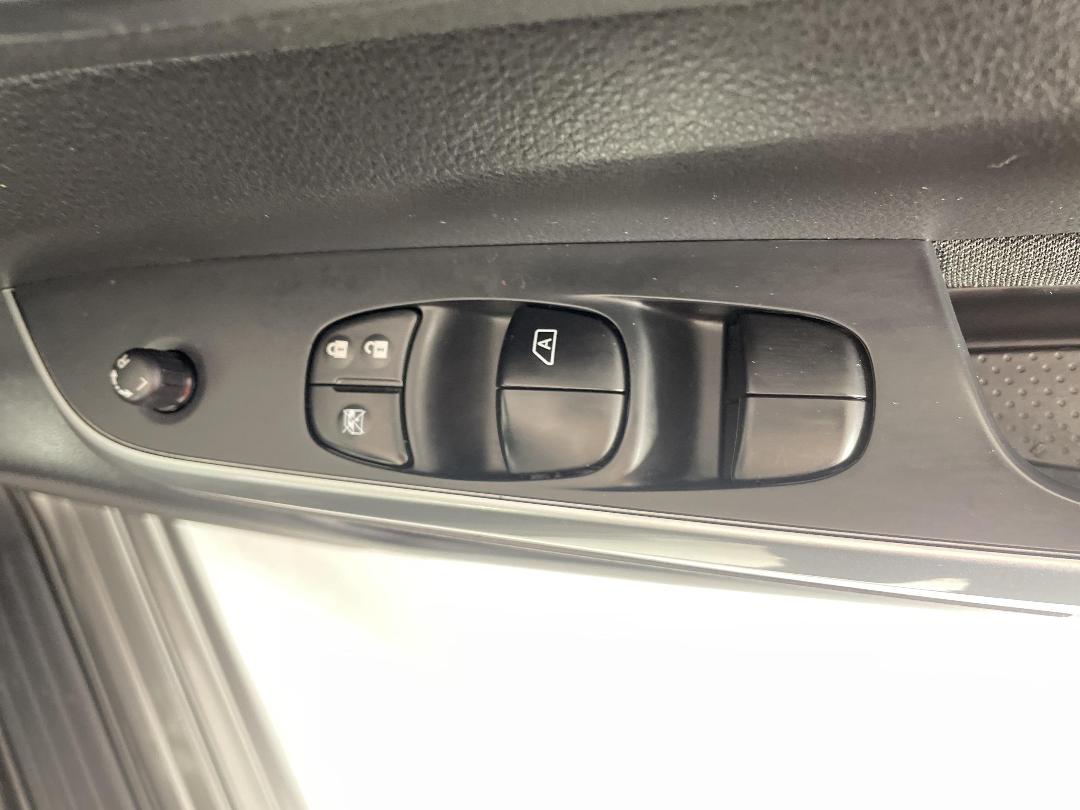 Photo '24' of Nissan Navara