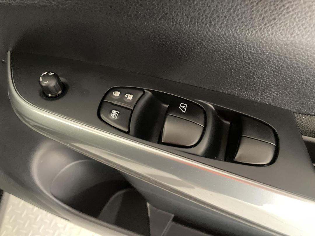 Photo '24' of Nissan Navara Photo '24' of Nissan Navara