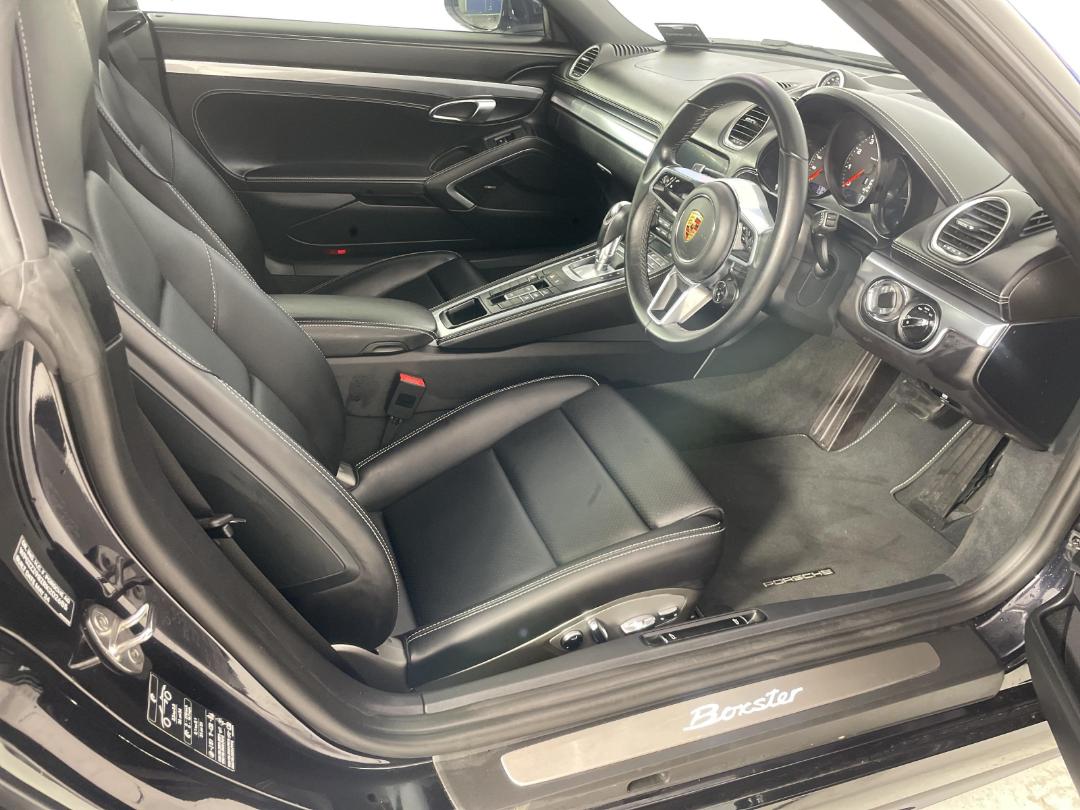 Photo '16' of Porsche 718 Photo '16' of Porsche 718